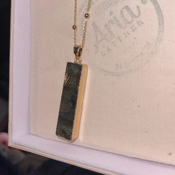 📌Aria Lattner Labradorite and Gold Bar Necklace📌 - Picture 6 of 7